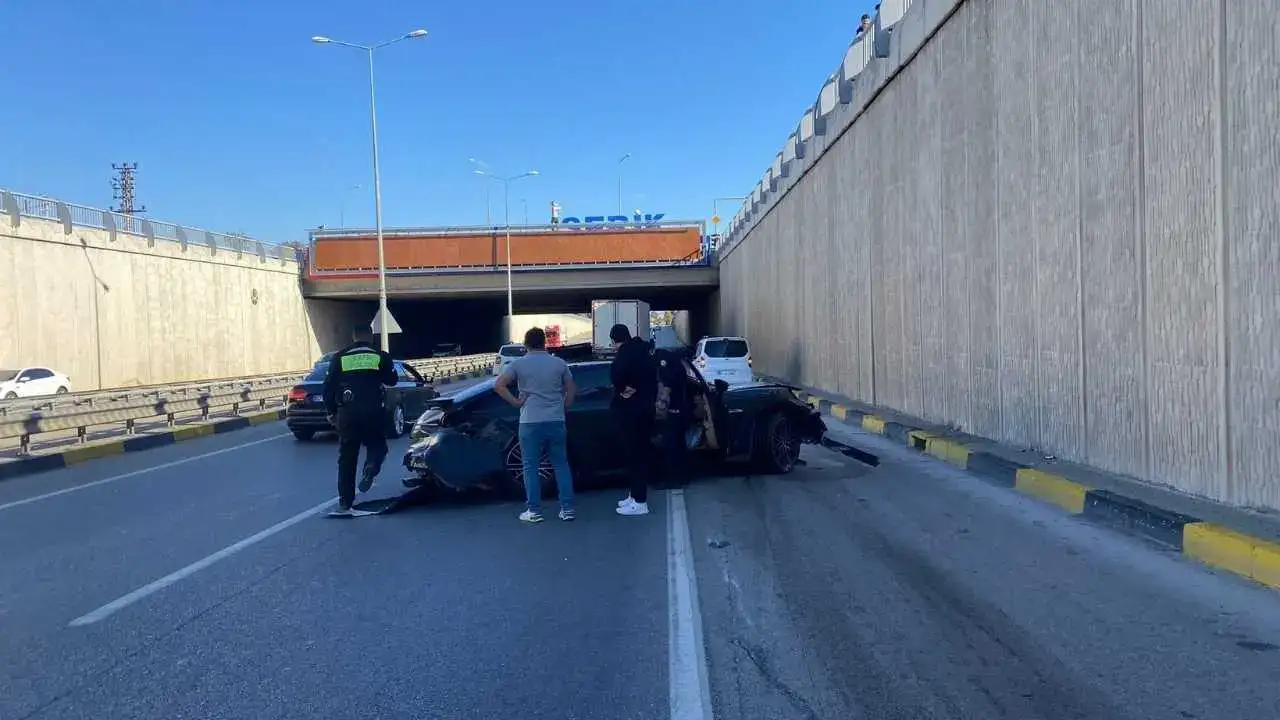 Serik’te Lüks Otomobil Hurdaya Döndü: Sürücü Ağır Yaralı! 5